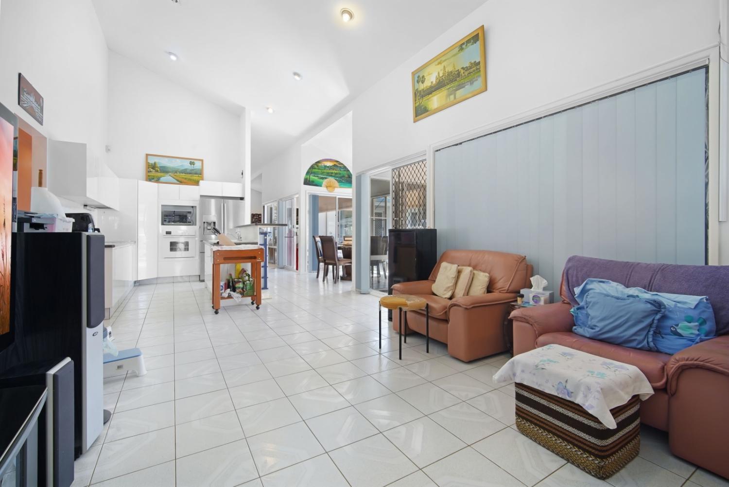 Image 2 for Huge Family Home In The Heart Of Gold Coasts Most Sought After Location